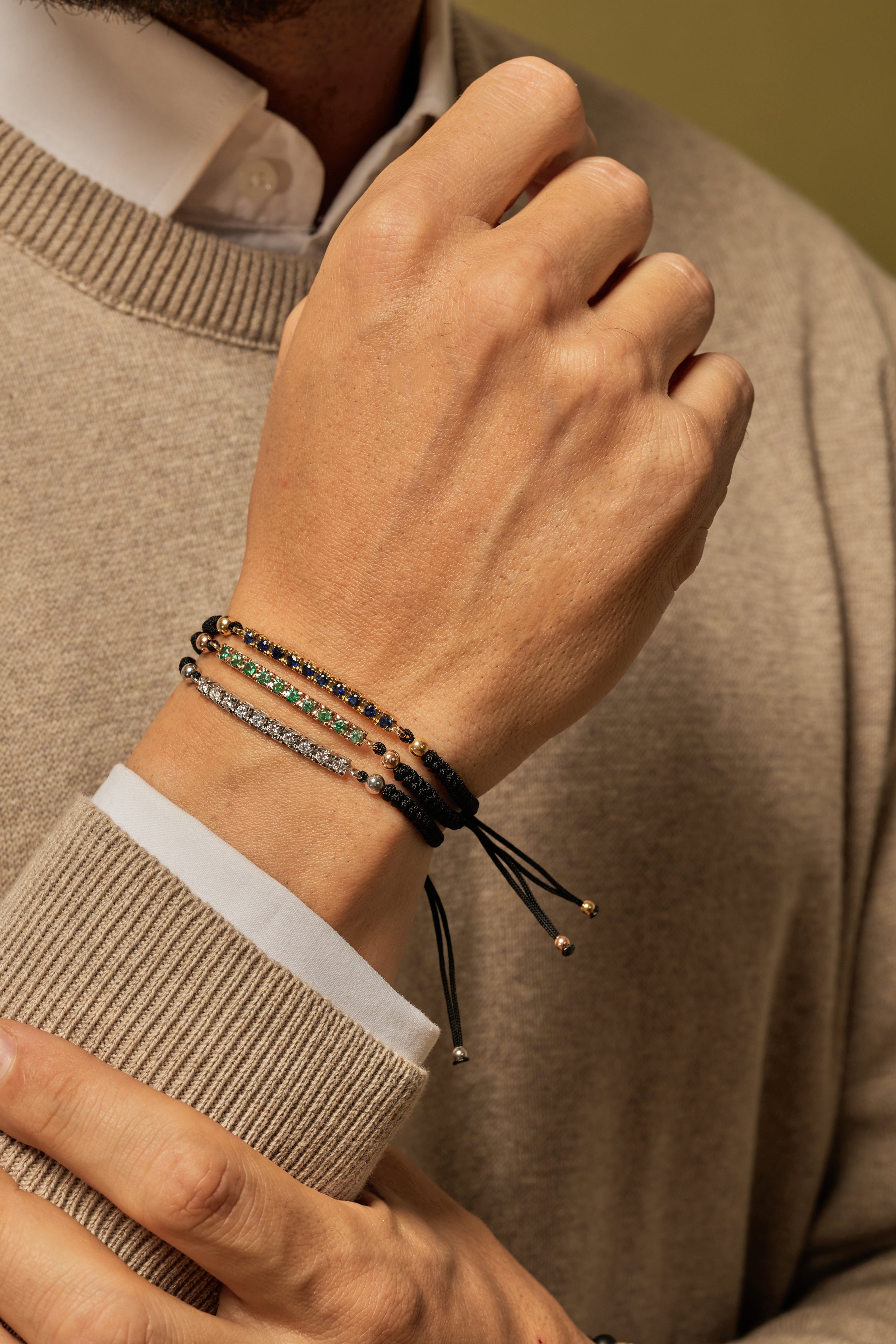 BRACCIALE CON LACCIO NERO IN ORO BIANCO E BACCHETTA DI DIAMANTI