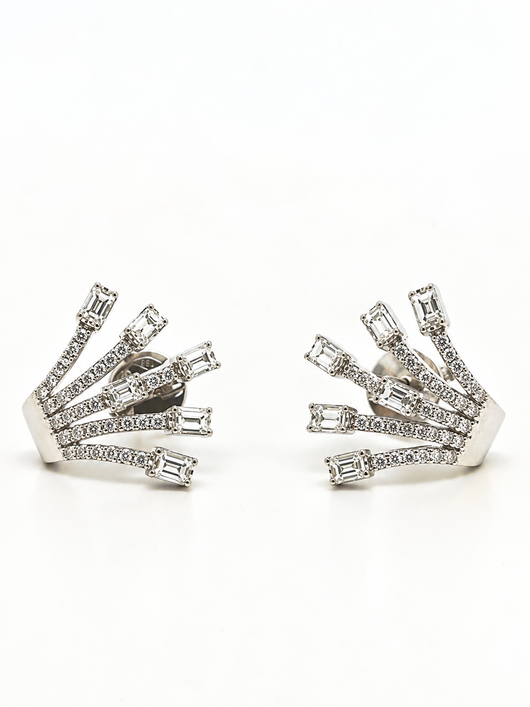ORECCHINI FANTASIA  IN ORO BIANCO CON DIAMANTI E BAGUETTE