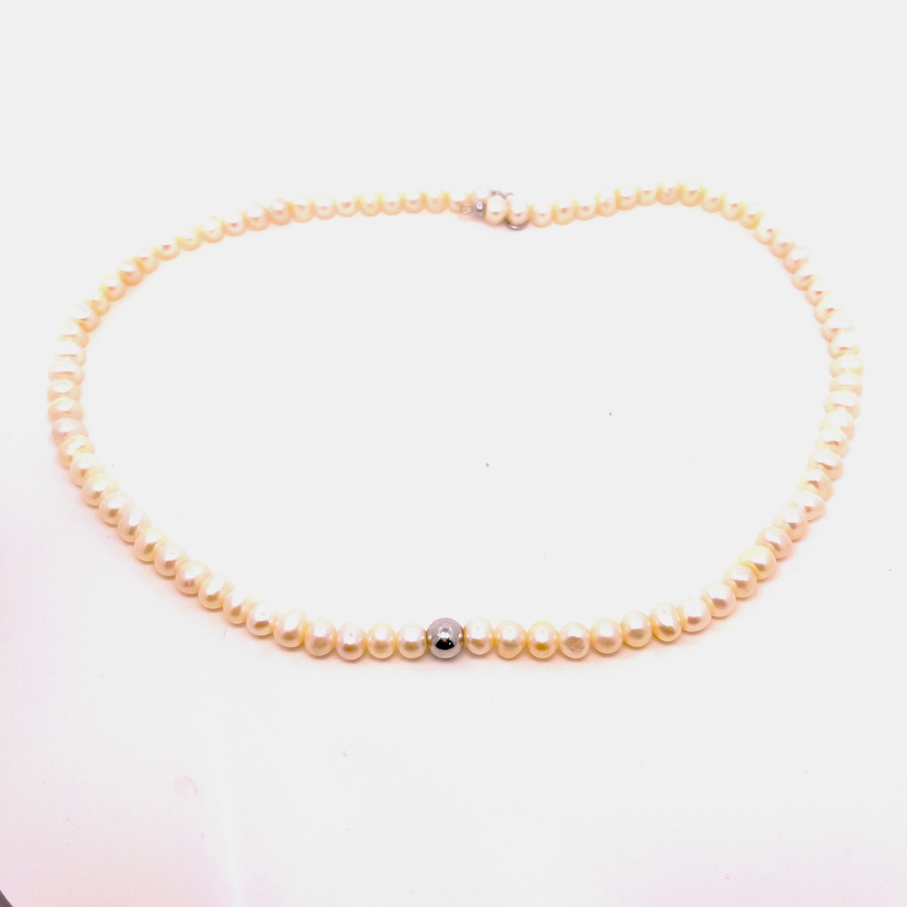 COLLANA CON PERLE E PALLINA CENTRALE IN ORO BIANCO, ORO 9KT