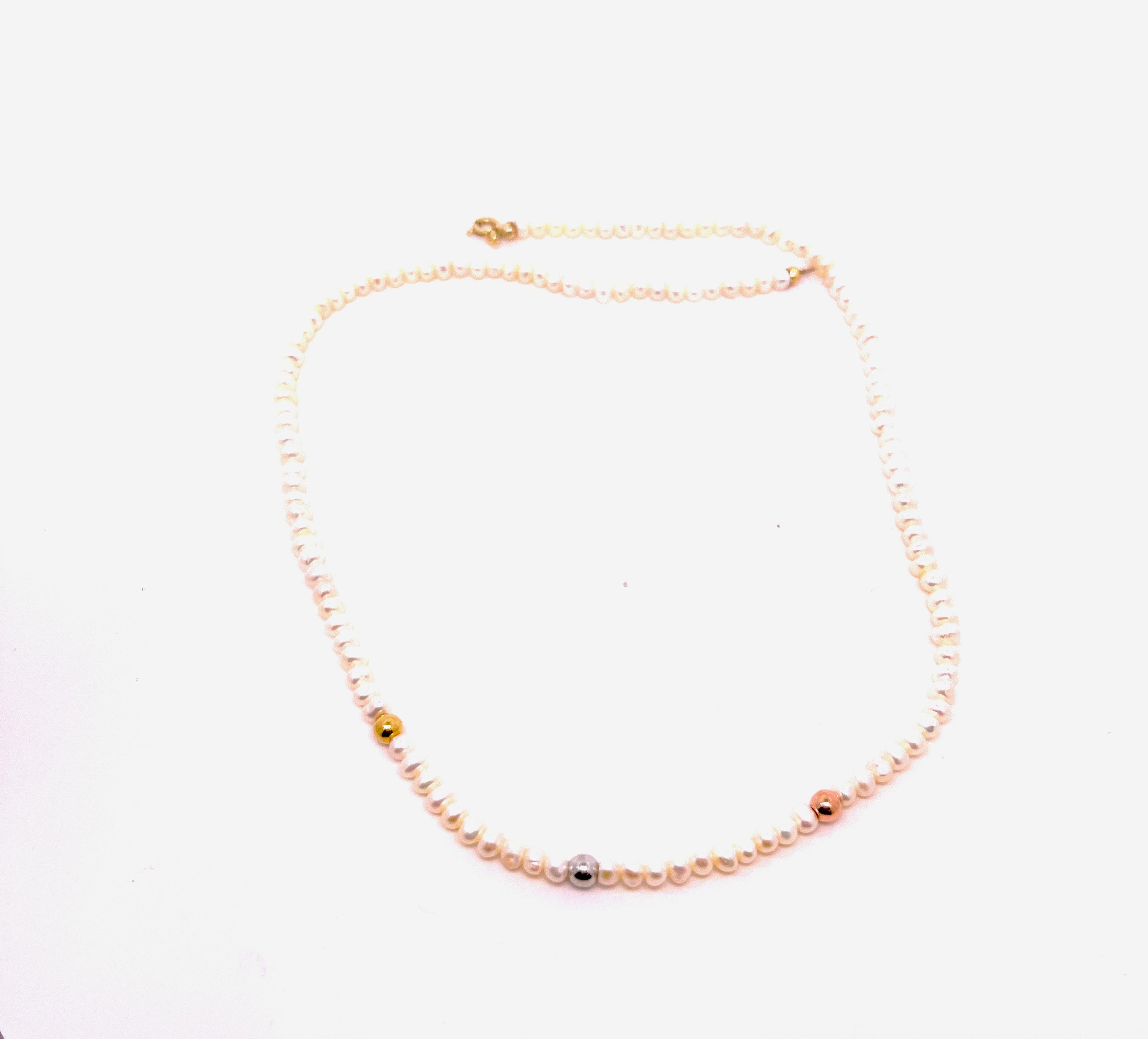 COLLANA DI PERLE CON PALLINE E CHIUSURA IN ORO 9KT, ORO ROSA, BIANCO E GIALLO