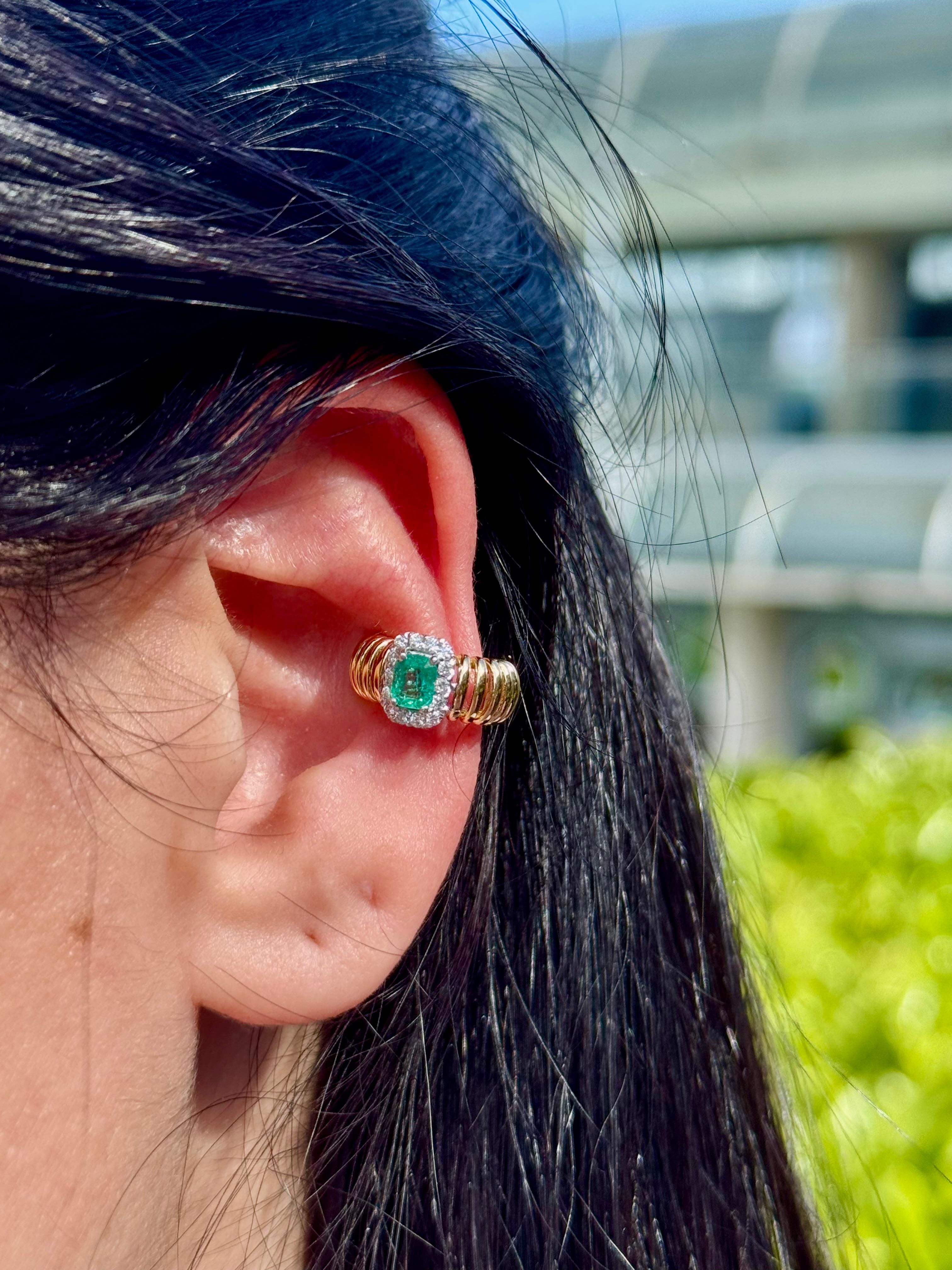 MONO ORECCHINO IN ORO GIALLO CON DIAMANTI E QUADRATO SMERALDO CENTRALE