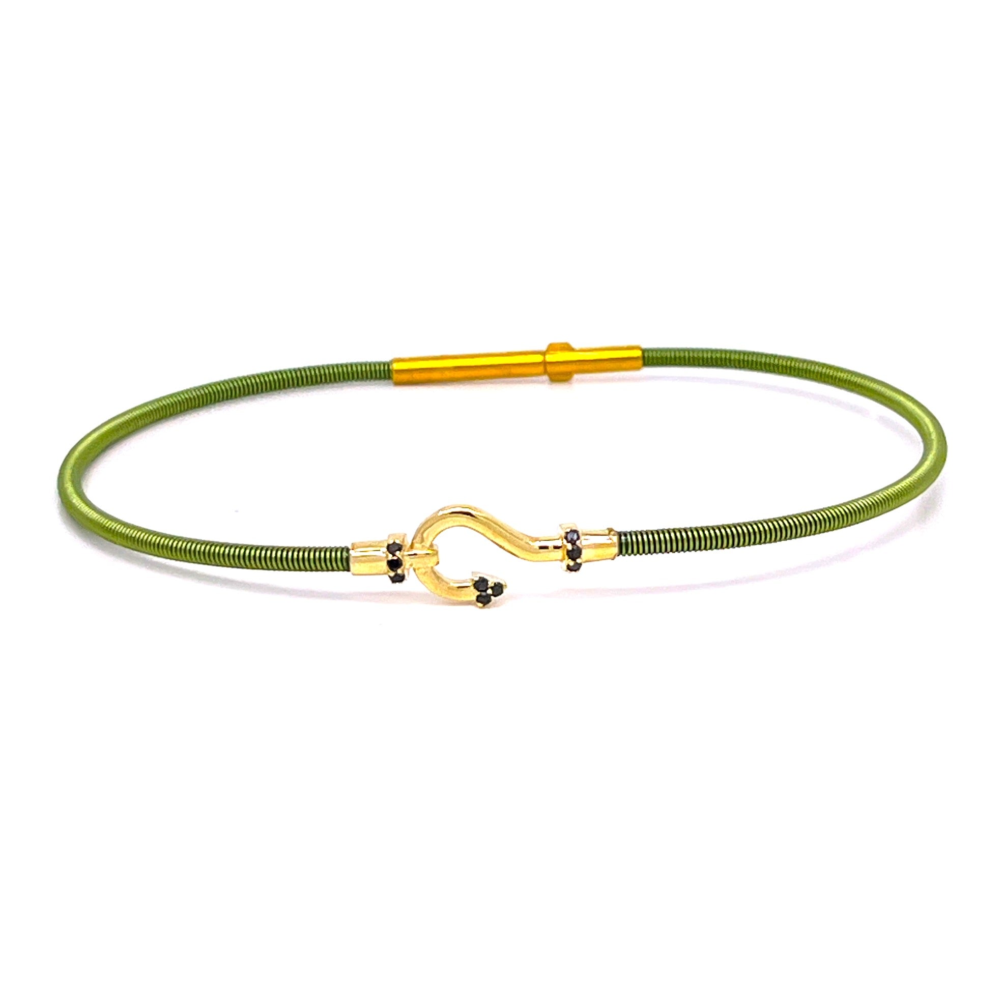 BRACCIALE CON AMO IN ORO GIALLO CON DIAMANTI NERI