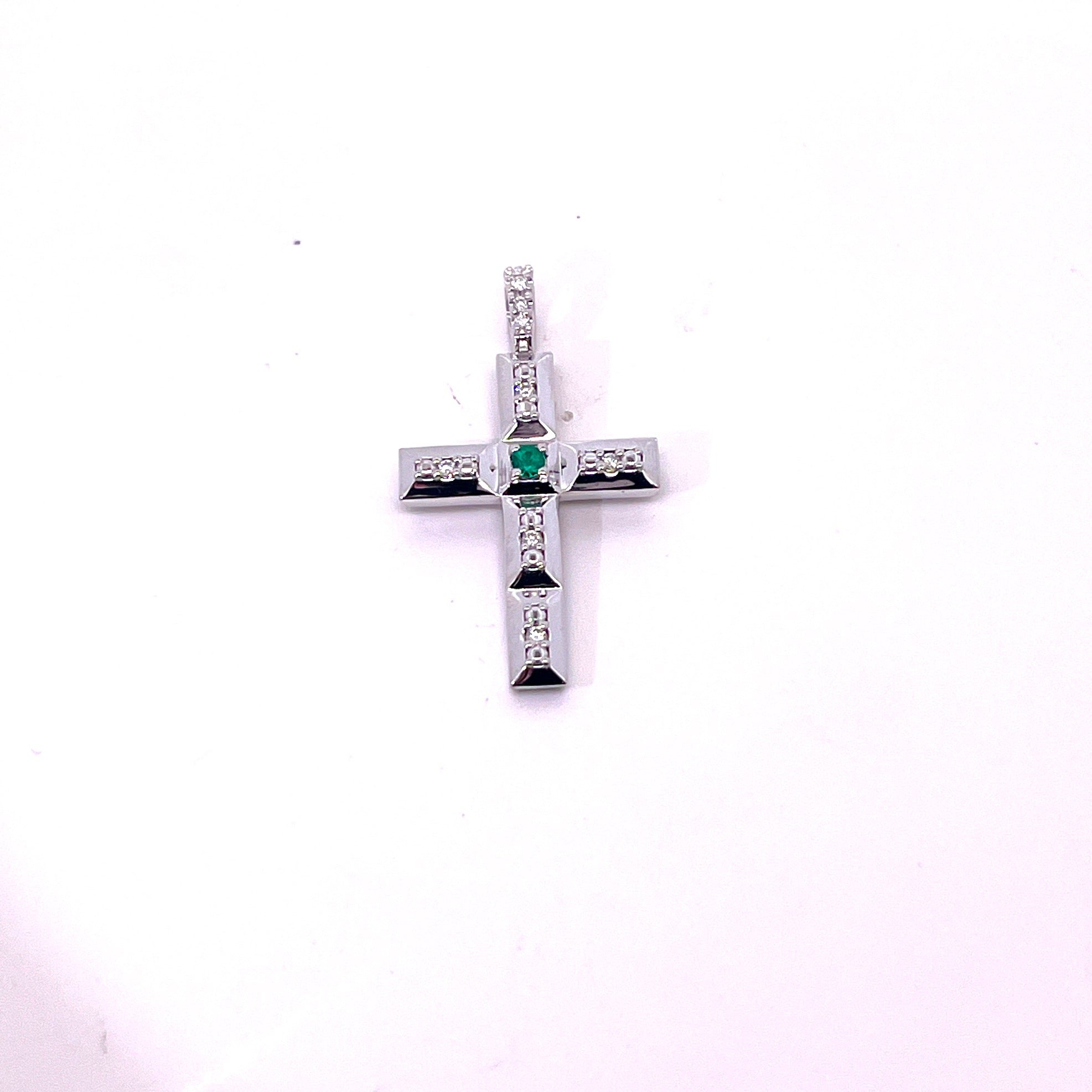 CROCE IN ORO BIANCO GRANDE CON DIAMANTI E SMERALDO CENTRALE