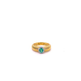ANELLO FASCIA STRETTA IN ORO GIALLO CON OVALE DI DIAMANTI E SMERALDO