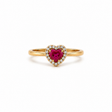 ANELLO IN ORO GIALLO , CON DIAMANTI E CUORE DI RUBINO CENTRALE