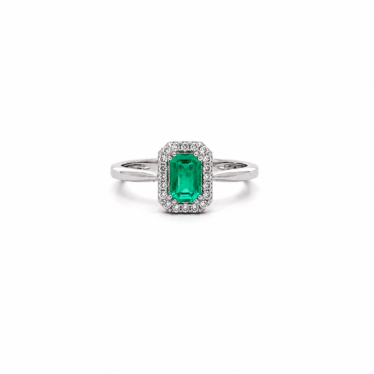 ANELLO IN ORO BIANCO, CON DIAMANTI E CENTRALE DI SMERALDO