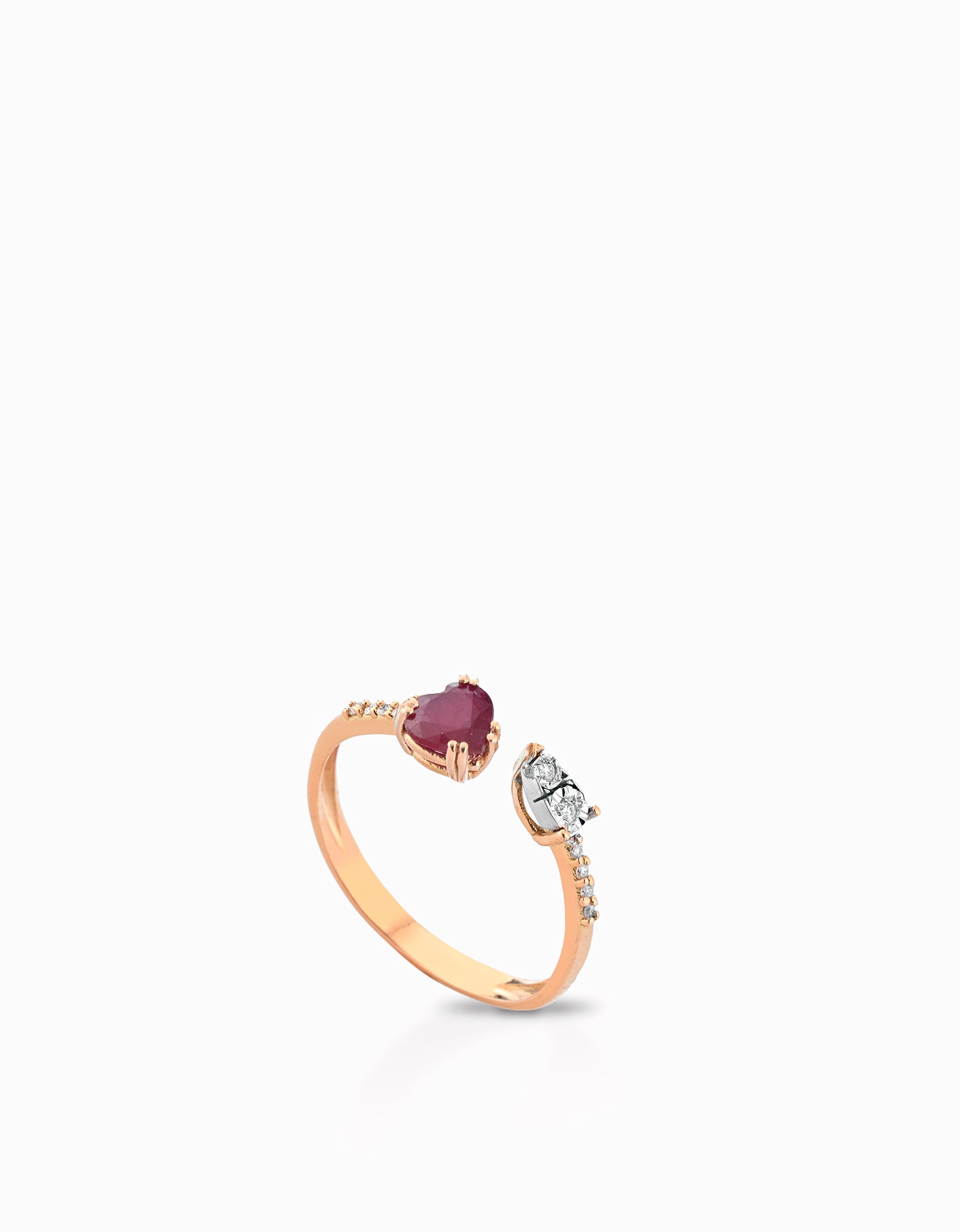 ANELLO IN ORO ROSA CON CUORE DI RUBINO E DIAMANTI