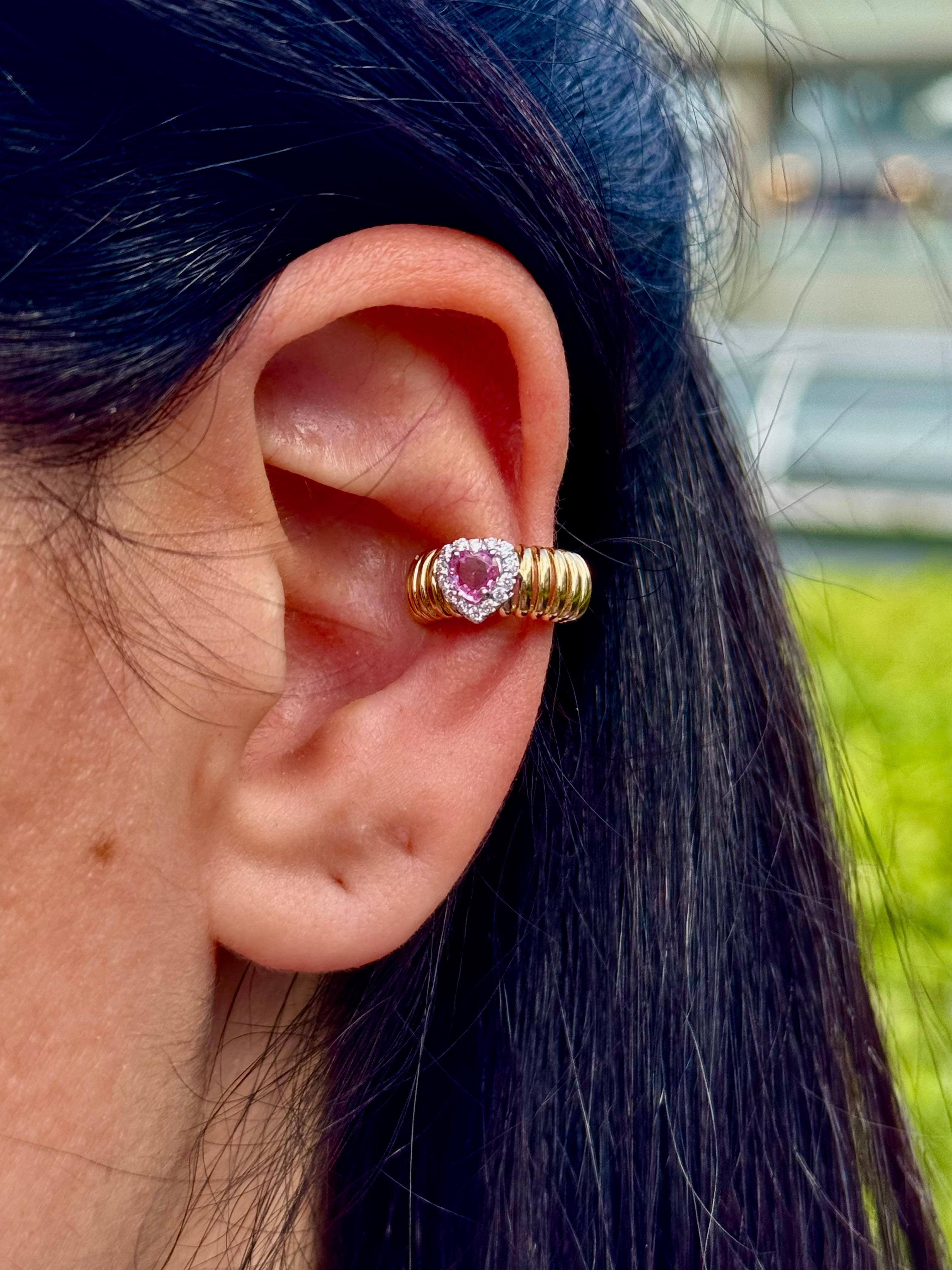 MONO ORECCHINO IN ORO GIALLO CON CUORE ZAFFIRO ROSA CENTRALE E DIAMANTI