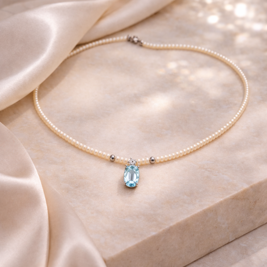 COLLANA PERLE IN ORO 9KT, CON DIAMANTINO E ACQUAMARINA OVALE CENTRALE