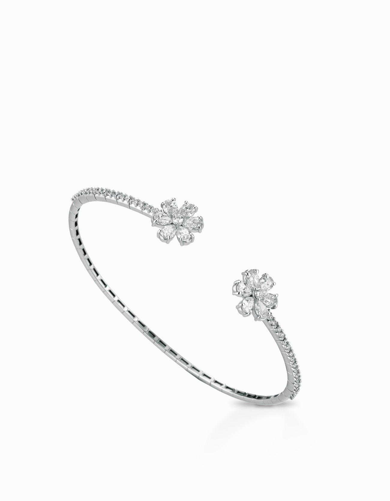 BRACCIALE IN ORO BIANCO APERTO CON DUE FIORI DI DIAMANTI A GOCCIA E DIAMANTI