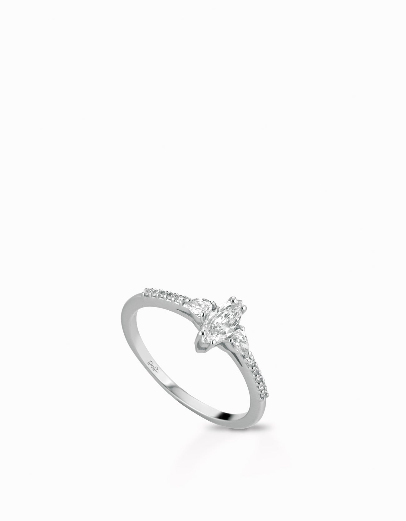 SOLITARIO CON TAGLIO OVALE, GOCCE E DIAMANTI LATERALI