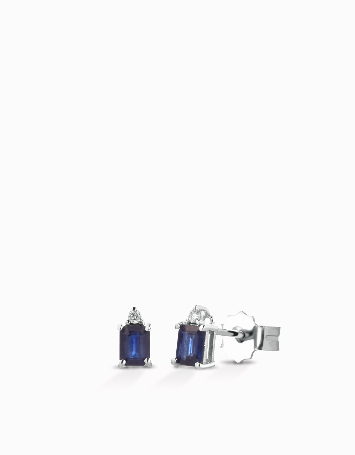 ORECCHINI IN ORO BIANCO CON ZAFFIRI CENTRALI E DIAMANTI