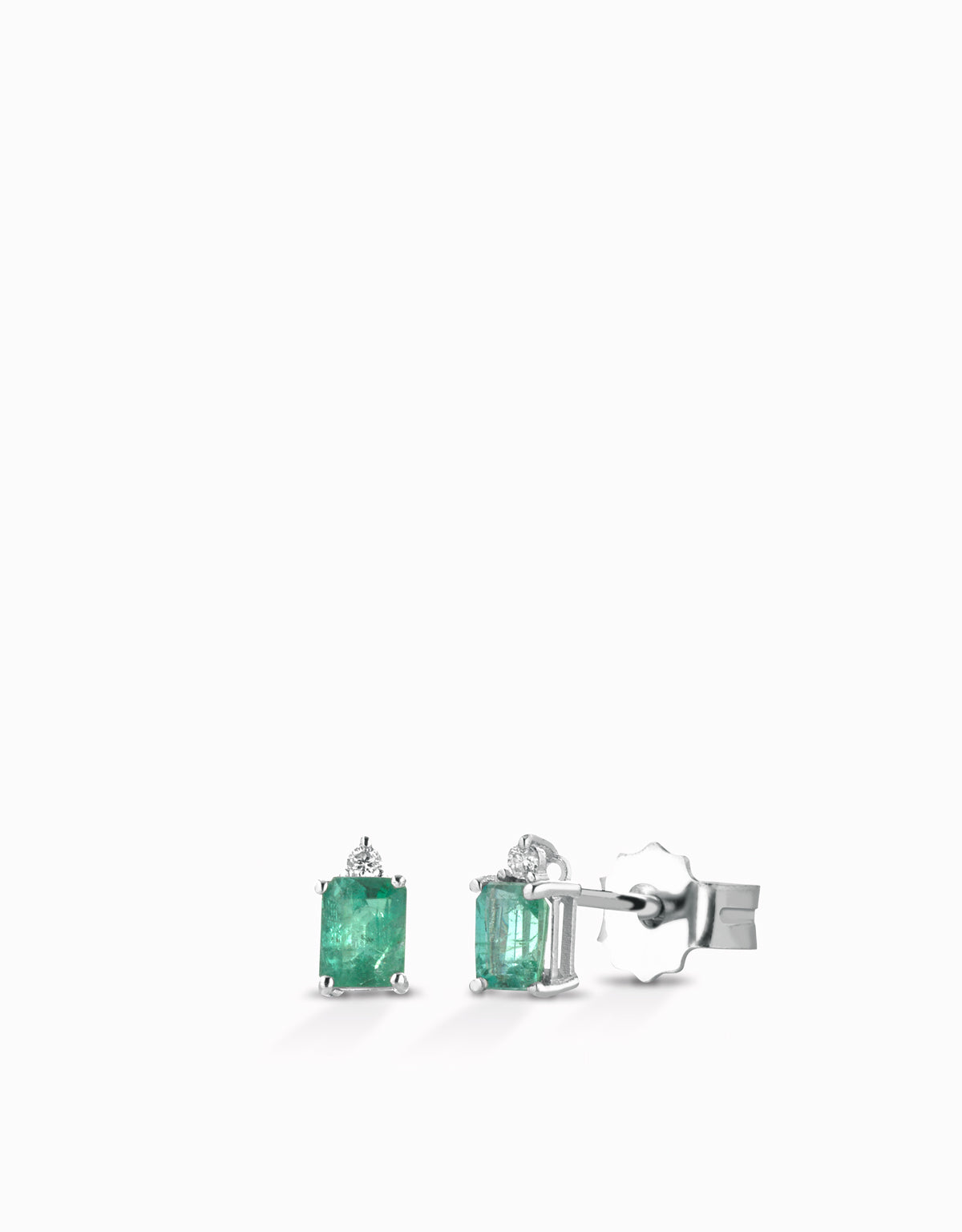 ORECCHINI IN ORO BIANCO CON SMERALDI CENTRALI E DIAMANTI