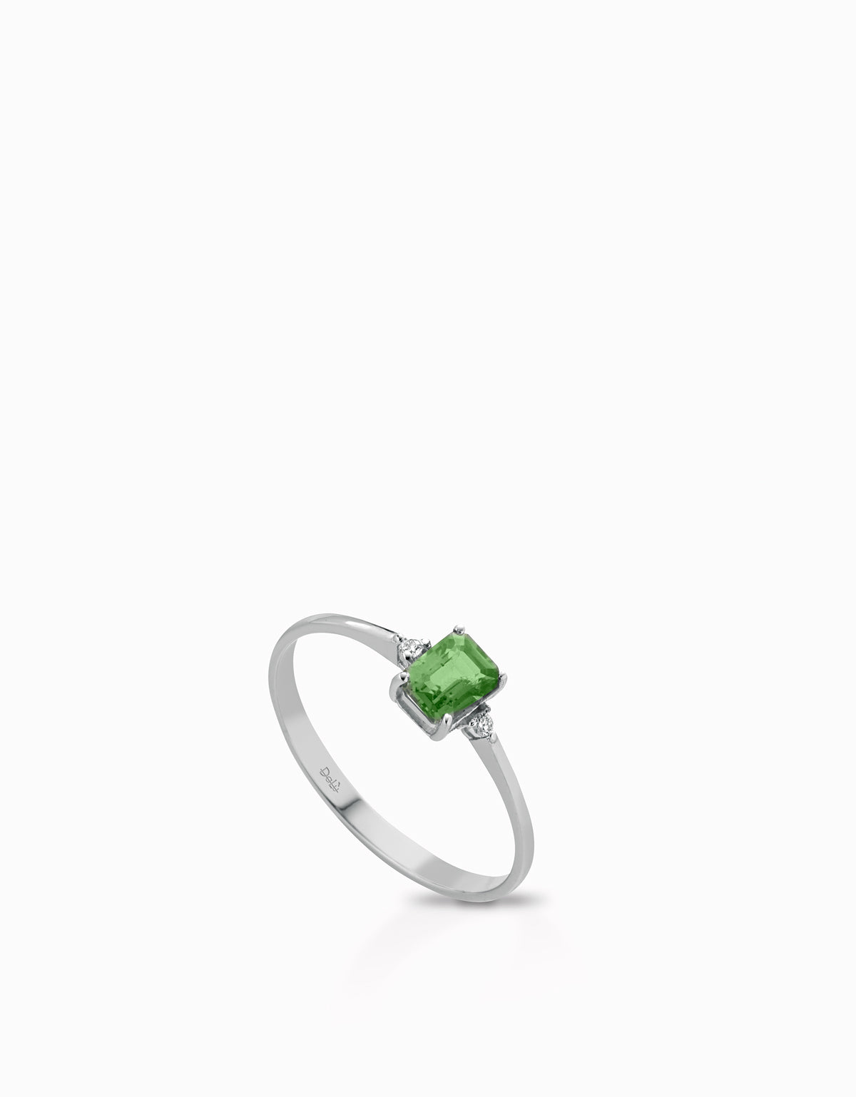 ANELLO CON CENTRALE DI CORINDONE IN ORO BIANCO CON DUE DIAMANTI LATERALI