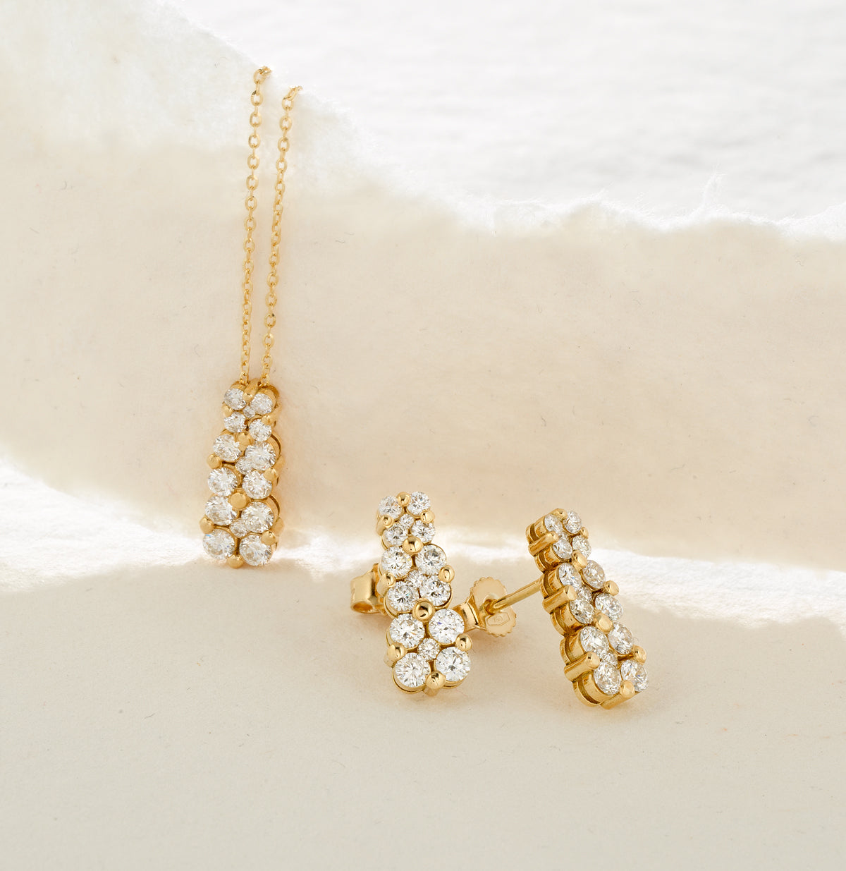 ORECCHINI TRILOGY MAGIC IN ORO GIALLO CON DIAMANTI