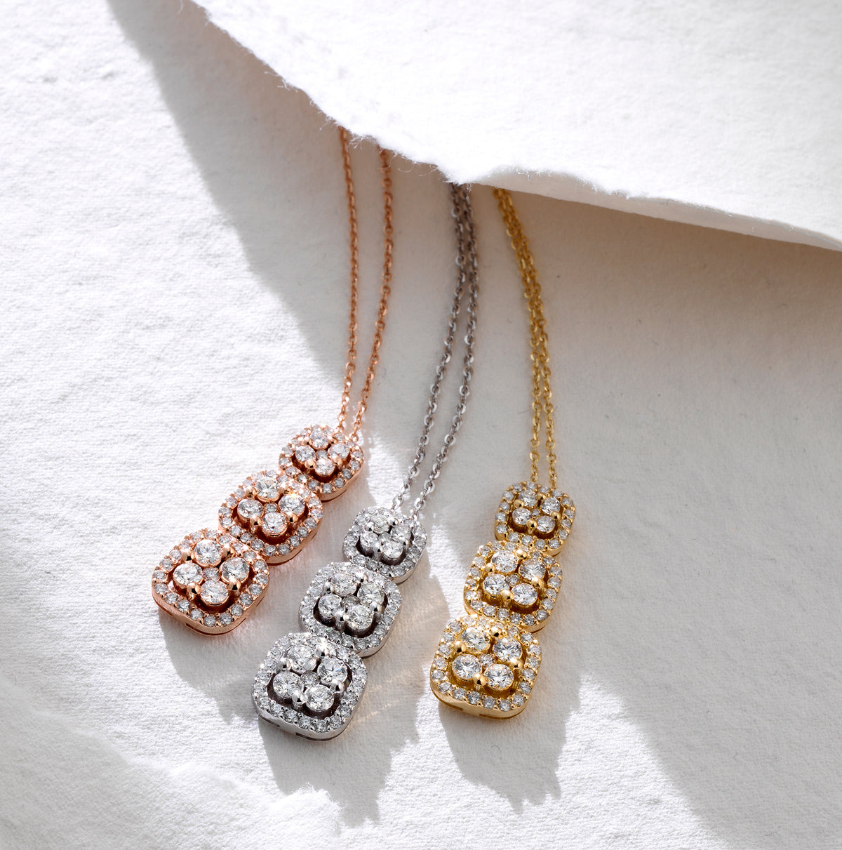 CIONDOLO TRILOGY IN OTO BIANCO CON DIAMANTI