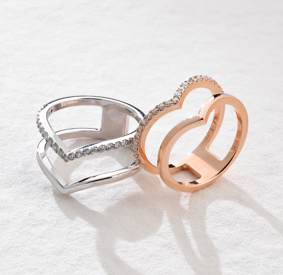 ANELLO IN ORO ROSA A FASCIA CON  DIAMANTI