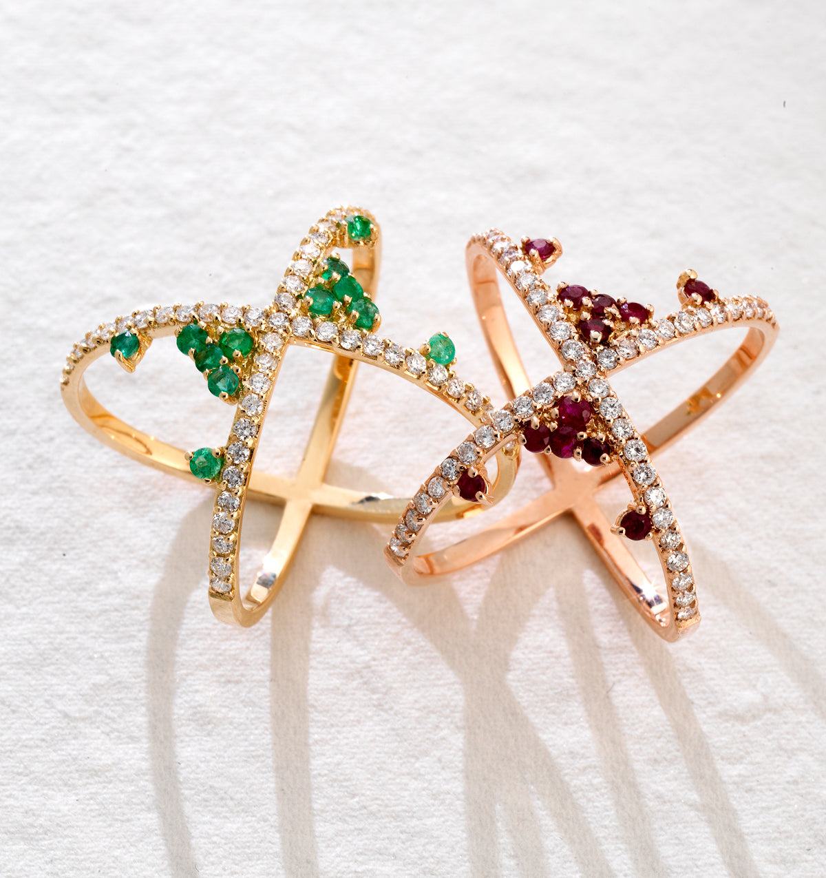 ANELLO A X CON DIAMANTI E RUBINI IN ORO ROSA