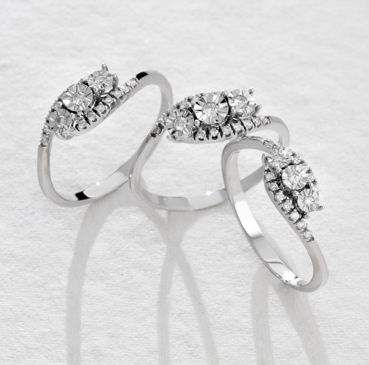 ANELLO TRILOGY IN ORO BIANCO DIAMANTATO CON DIAMANTI