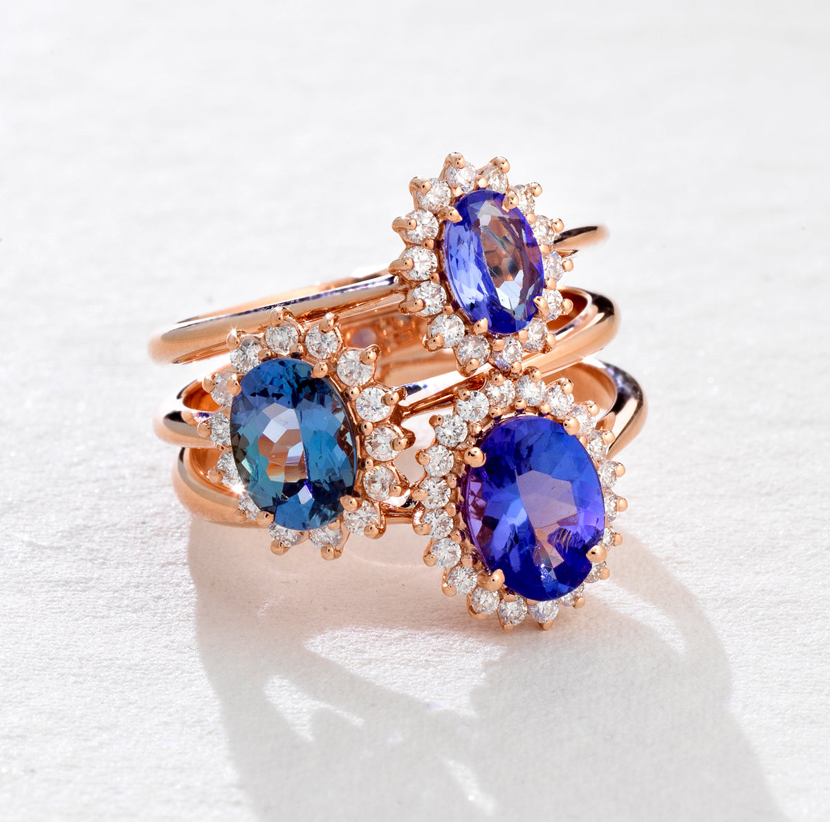 ANELLO IN ORO ROSA CON DIAMANTI E PIETRA CENTRALE TANZANITE