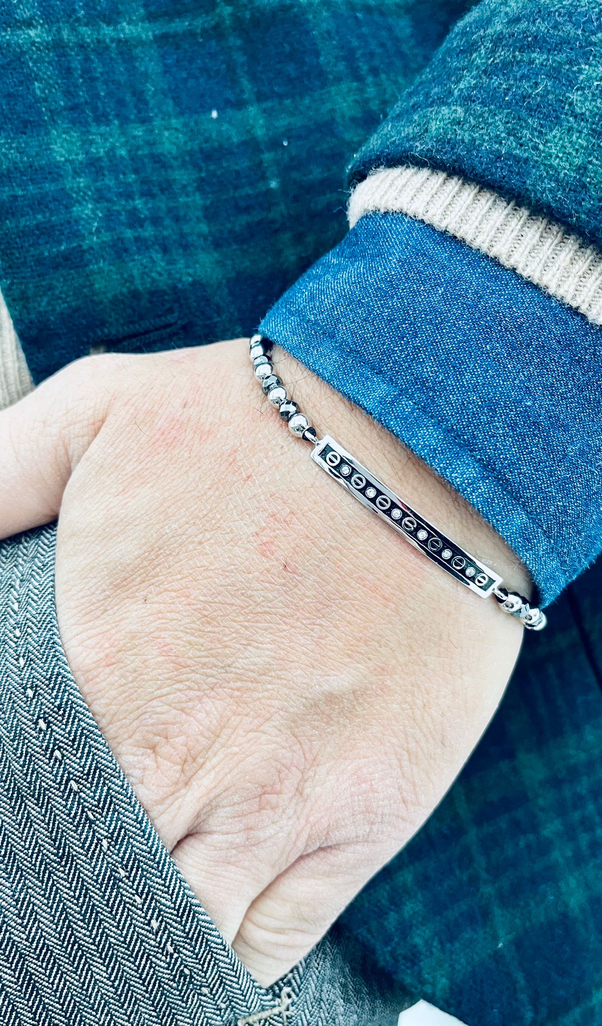 bracciale bacchetta smaltata in oro bianco con ematite e diamanti