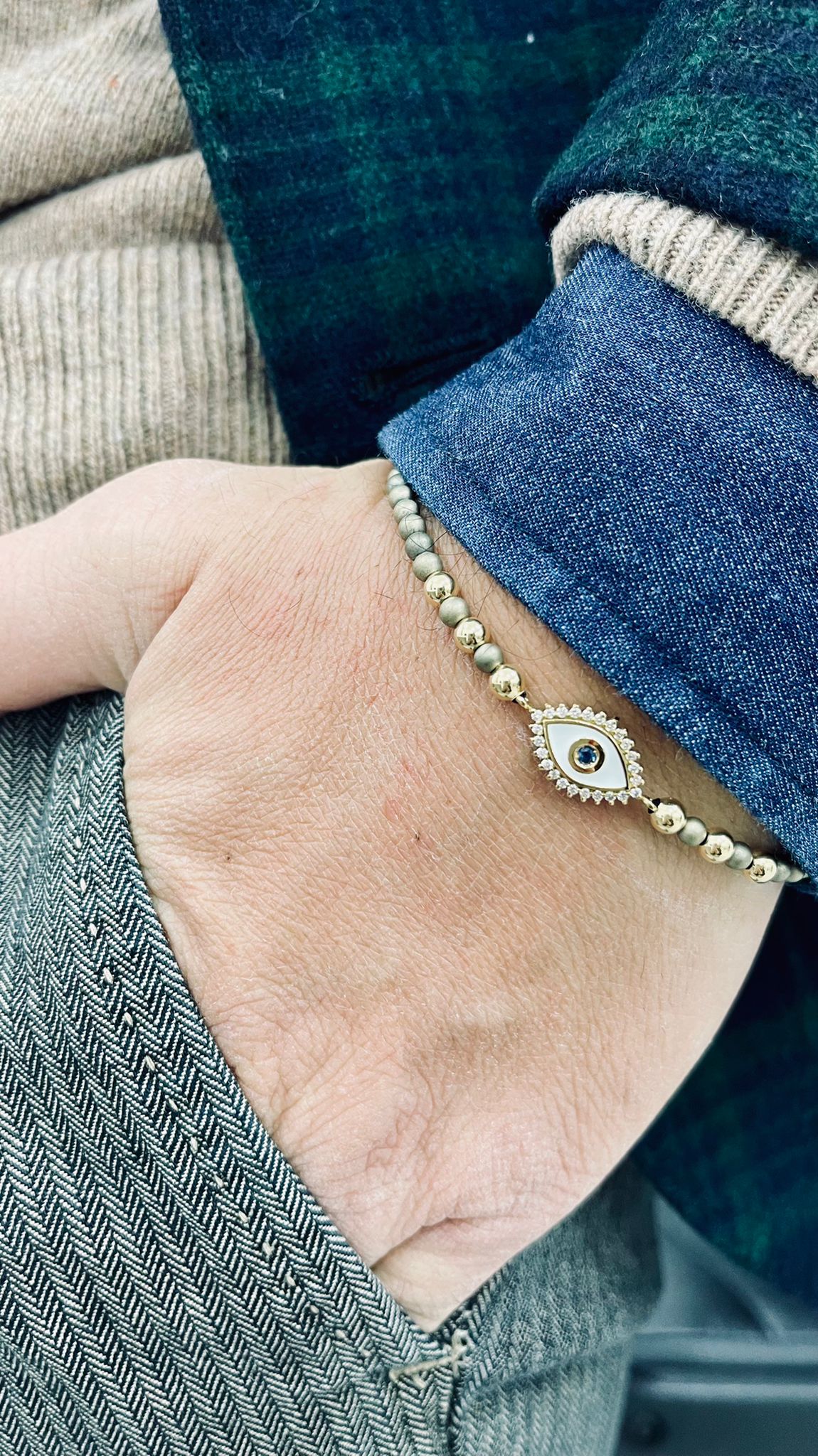 bracciale occhio con ematite oro giallo diamanti e zaffiro centrale