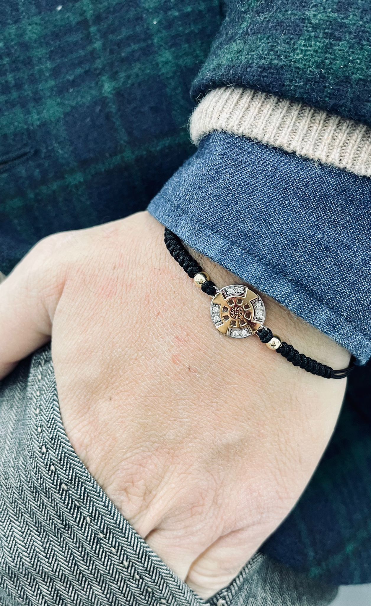 bracciale laccio con timone in oro giallo e diamanti