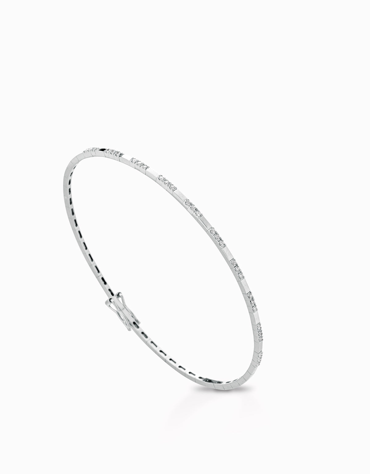 BRACCIALE RIGIDO ALTERNATO DI DIAMANTI IN ORO BIANCO