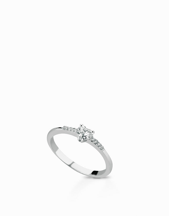 Anello solitario a cuore in oro bianco