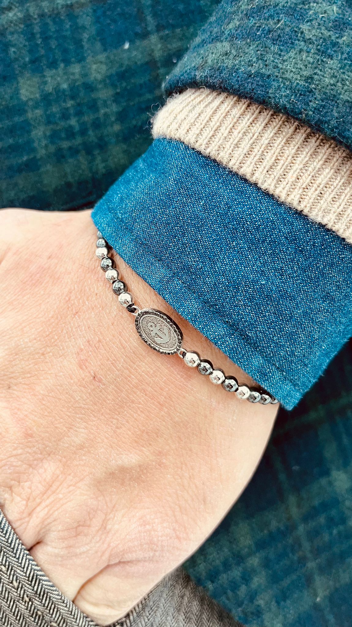 bracciale ancora in oro bianco con ematite e diamanti neri