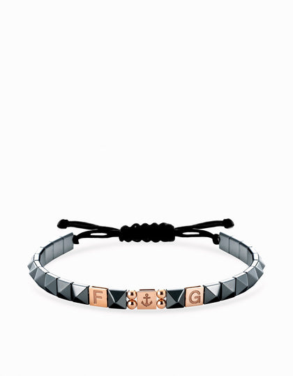 Bracciale in cordino con ematite piramidale ed inserti oro rosa con lettere personalizzabili Dalù Gioielli 
