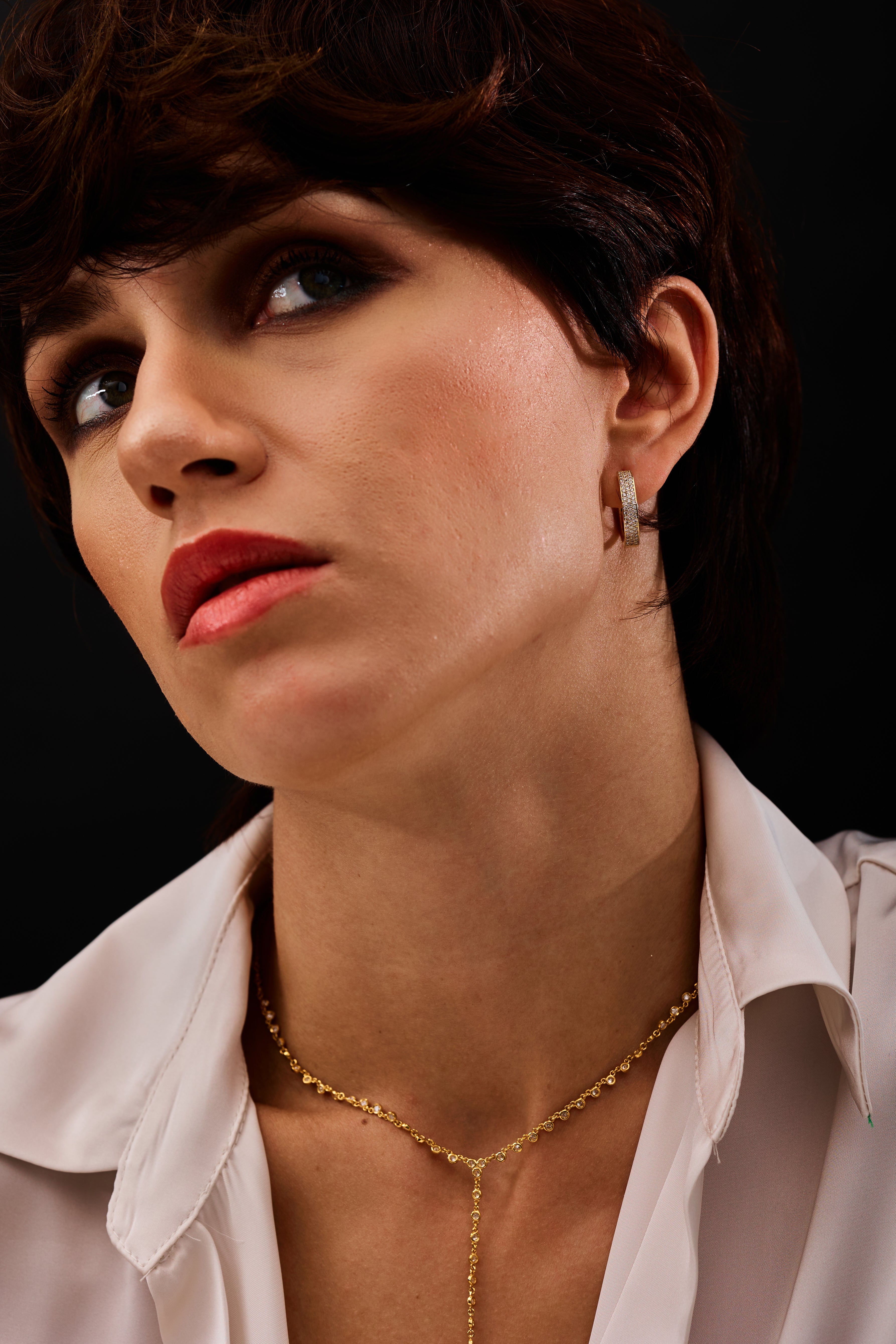 orecchini a cerchio in oro giallo con diamanti