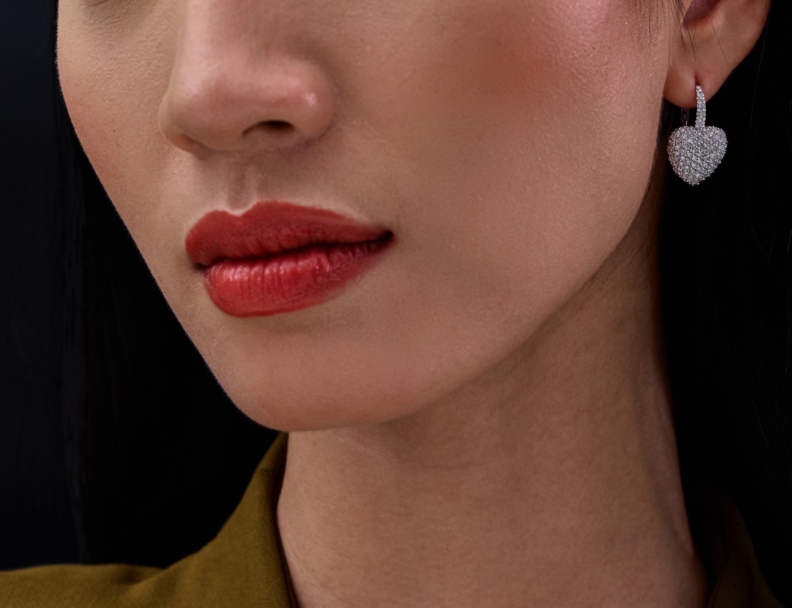 orecchini forma cuore con diamanti