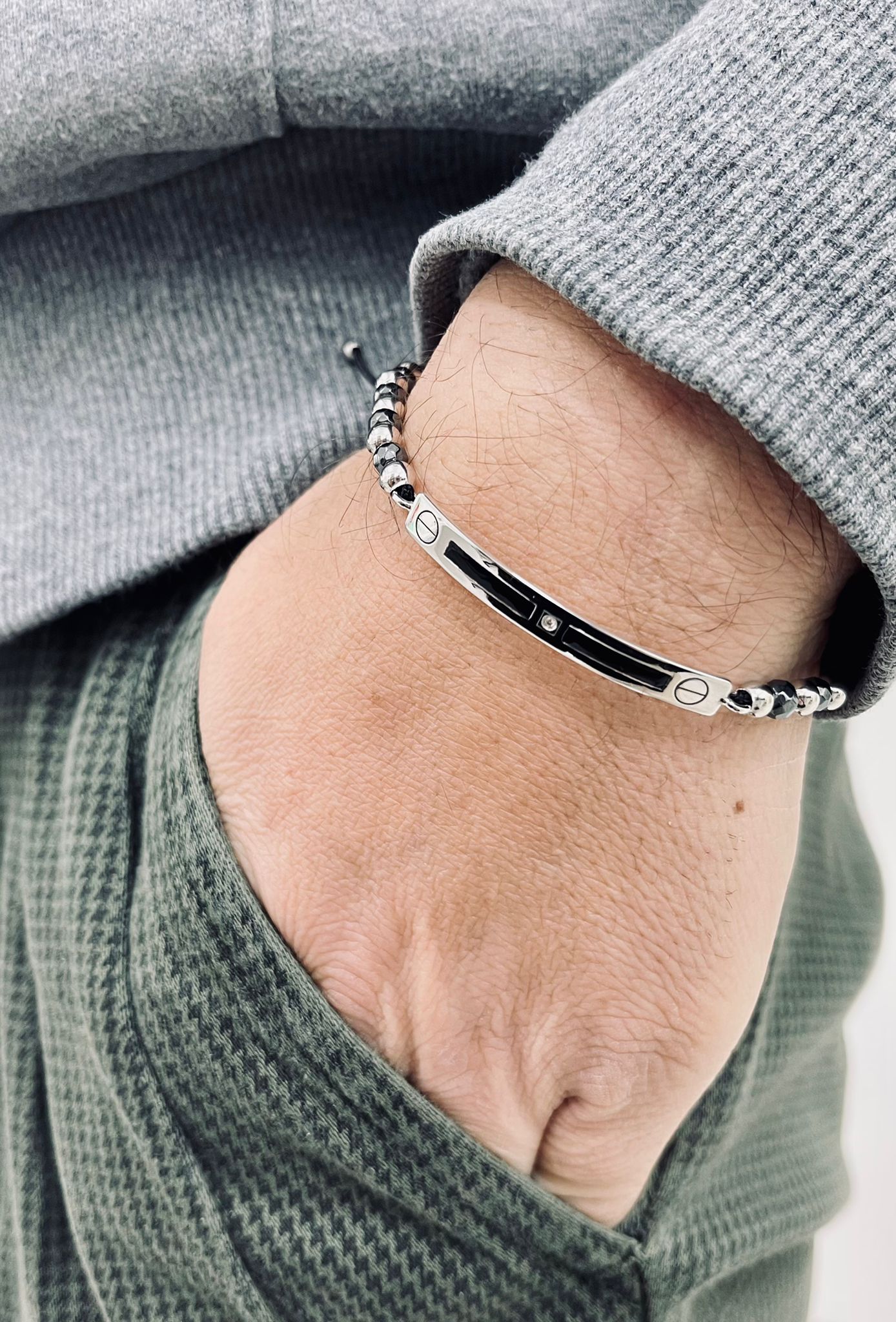 bracciale bacchetta smaltata in oro bianco con ematite e diamanti