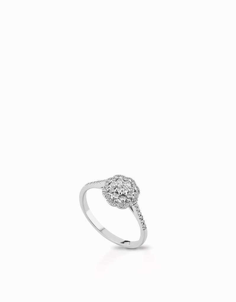 anello classico con diamanti