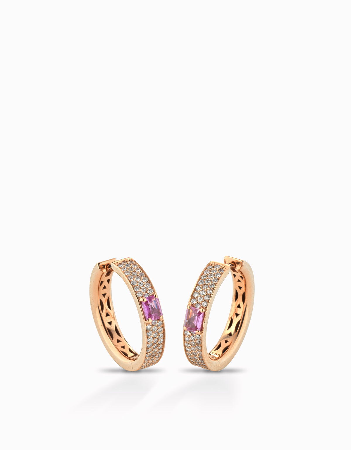 orecchini a cerchio con diamanti e zaffiri rosa