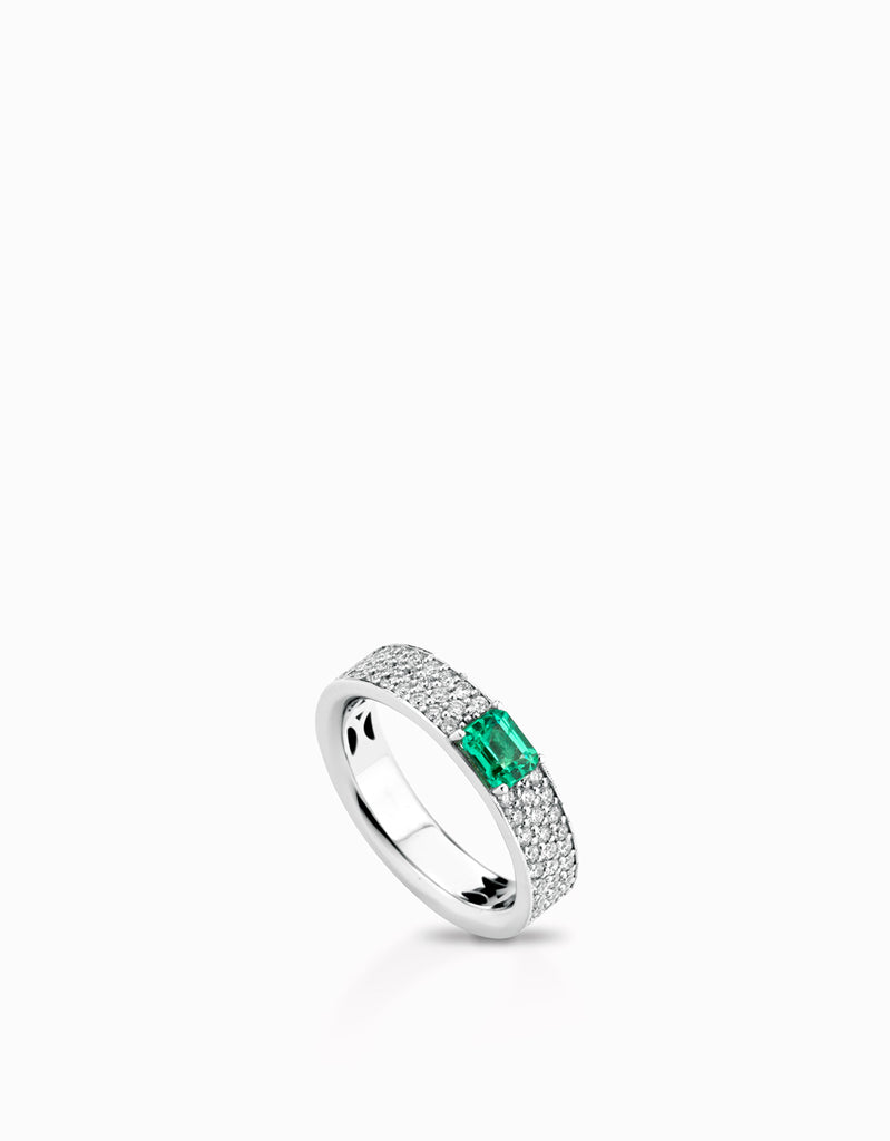 anello fascia diamanti con smeraldo rettangolare