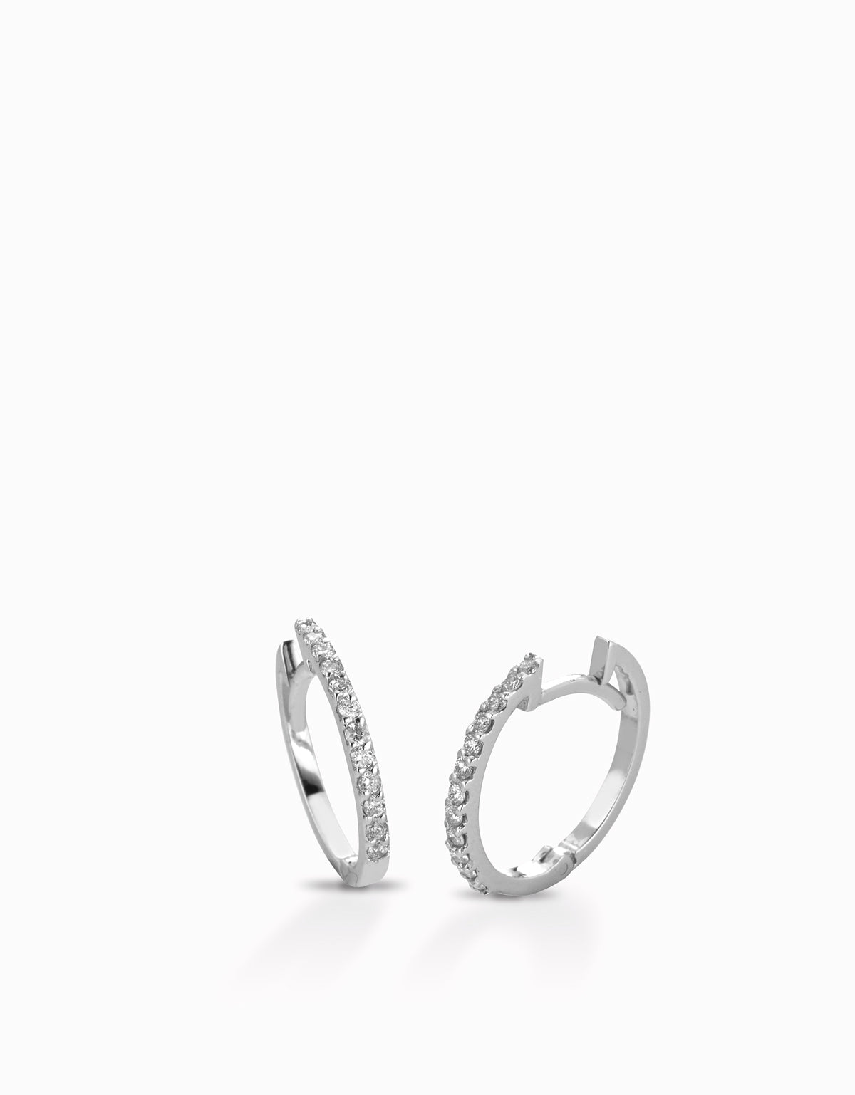ORECCHINI A CERCHIO IN ORO BIAQNCO CON DIAMANTI