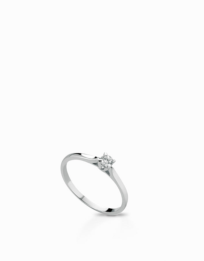 Anello solitario in oro bianco