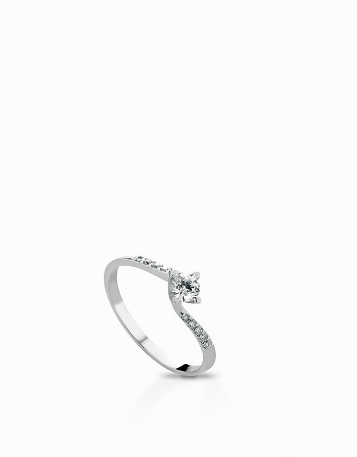 Anello solitario in oro bianco con diamanti