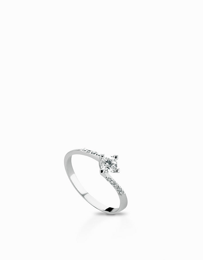 Anello solitario con diamanti in oro bianco